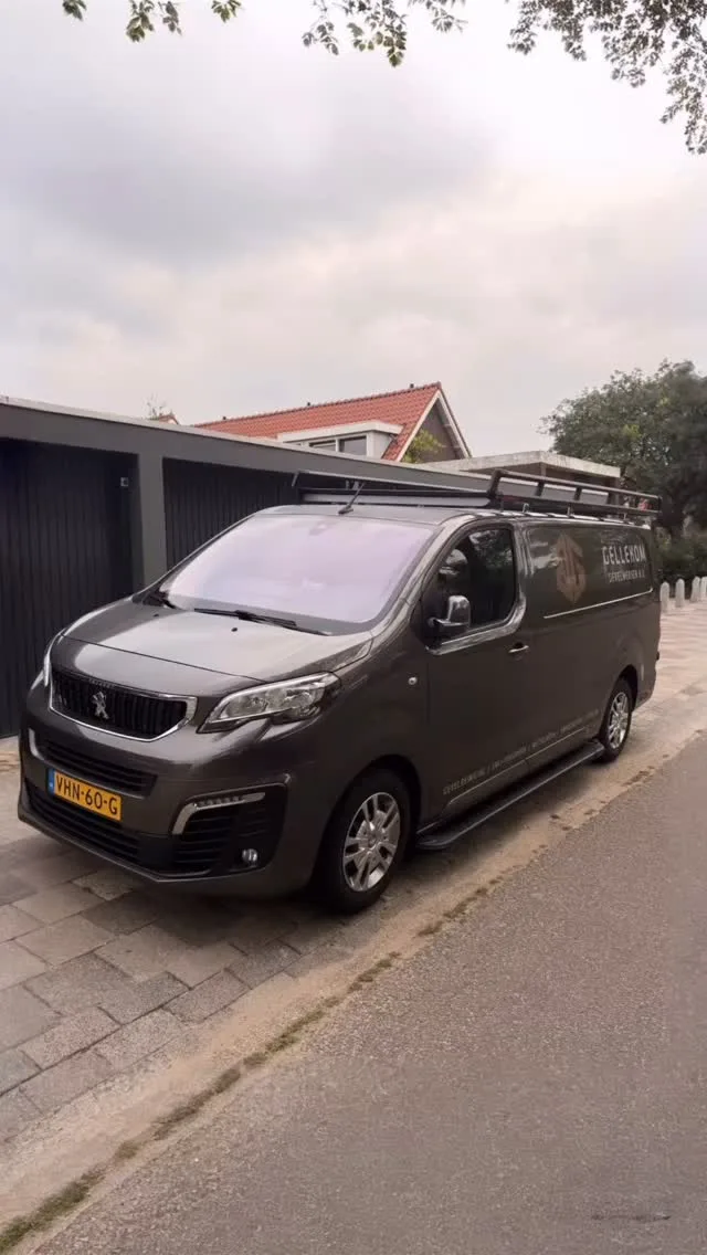 VAKANTIE VOORBIJ. WE GAAN WEER AAN! 💪 We hebben een nieuwe bus aan het bedrijf toegevoegd! Daarmee zijn we nó